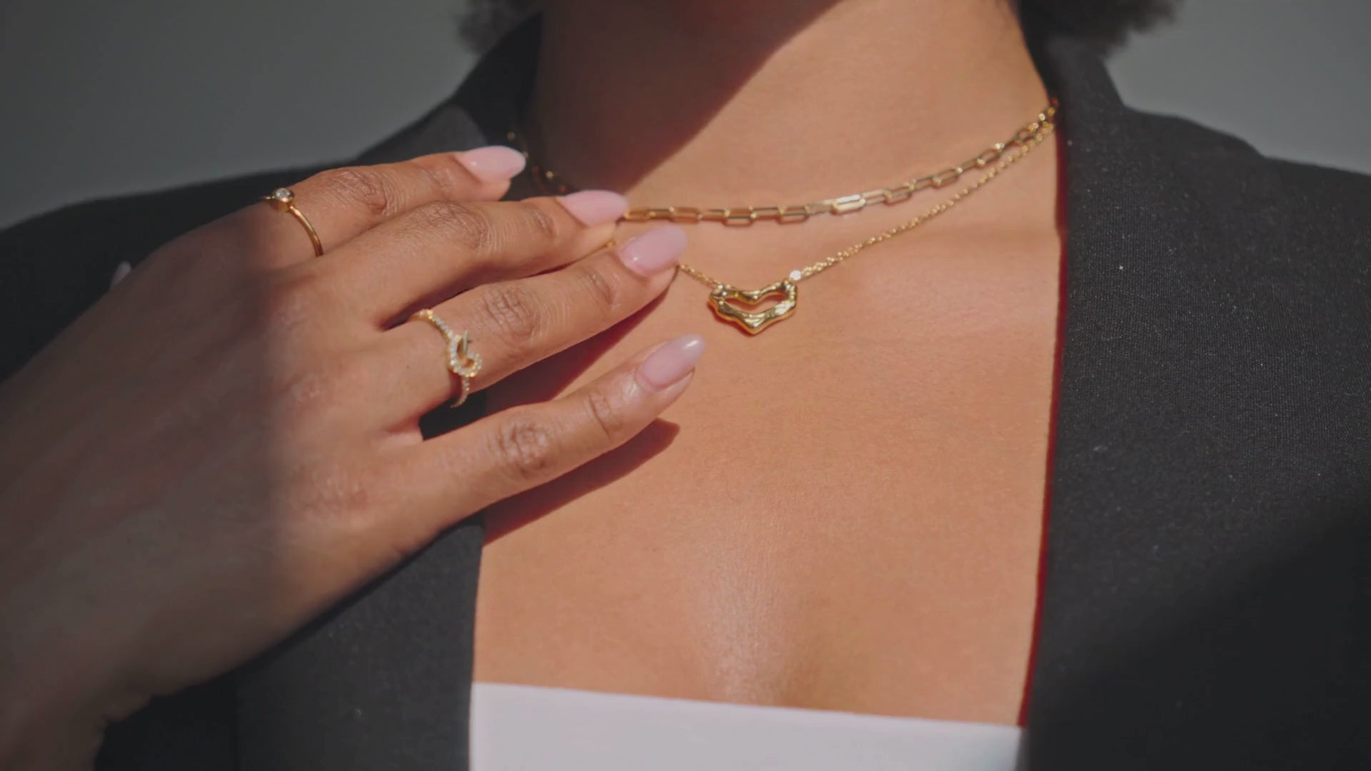 AMORA HEART PENDANT NECKLACE